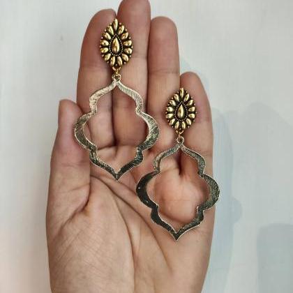 Arab-shaped Golden Brass Earrings With Lobe Pin..
