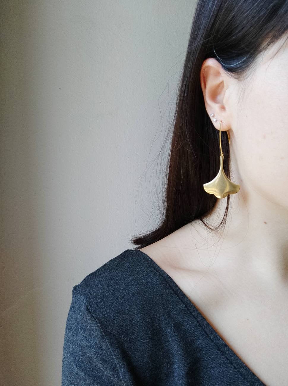 Golden Brass Dangling Earrings In The Shape Of An Arabesque Flower