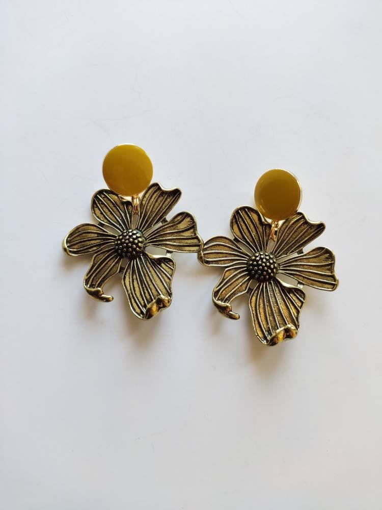 Ethnic Earrings Pendant Brass Bronze And Closure With Heavy But Well-calibrated Gold Brass Pin