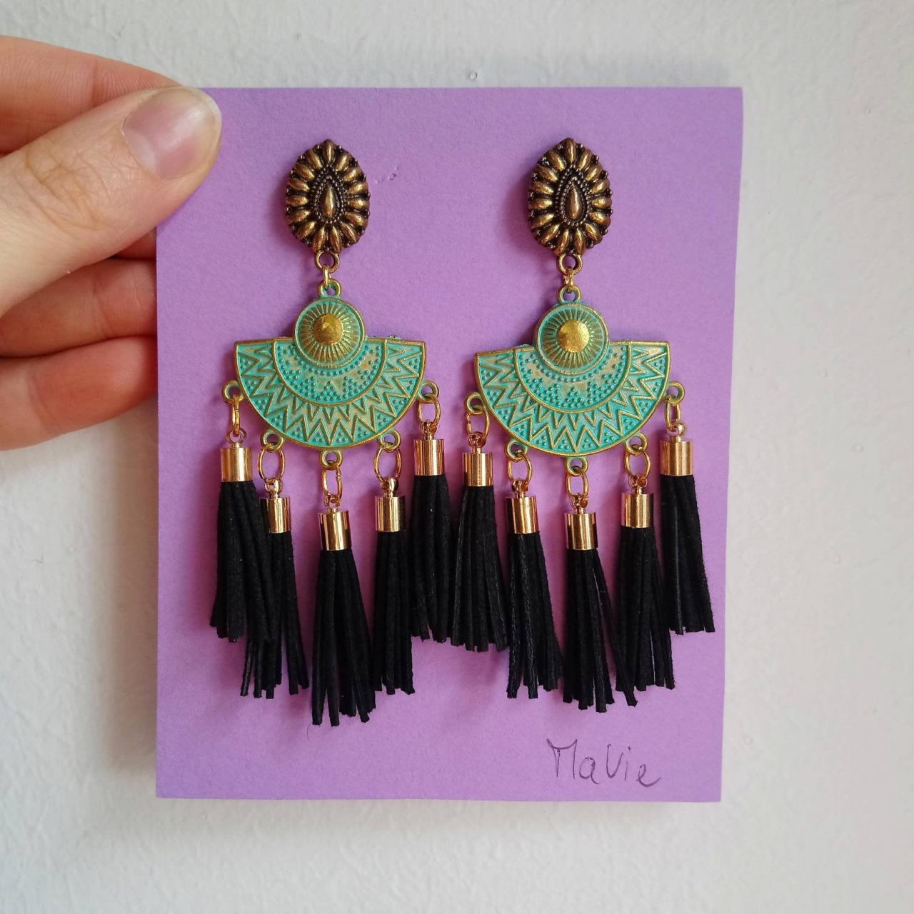 Distinctive Ethnic Pendant Earrings Particular Green Glossy Oriental Style In Golden Brass With Black Tassels In 3 Cm Leather And Lobe Closure
