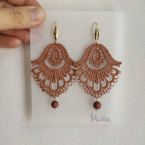 Light brown-dyed lace earrings with tone-on-tone round stone and gold steel monachella